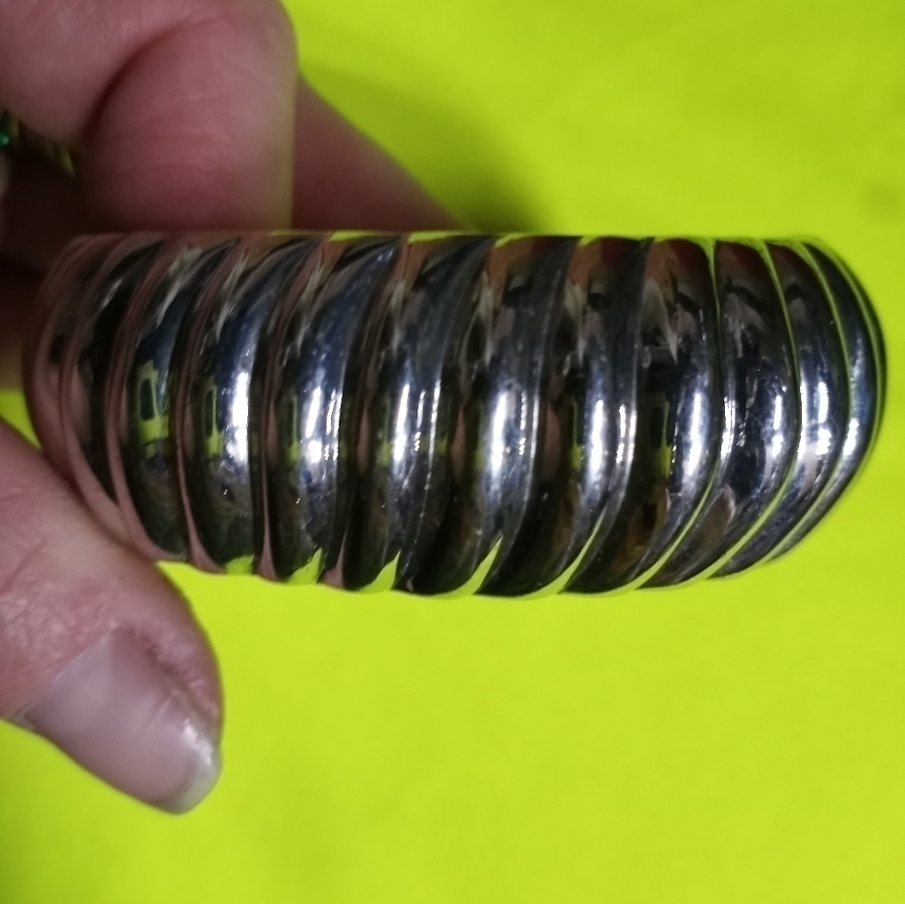 Silvertone hinged wavy bracelet heavy i.d. 2 x 2.5